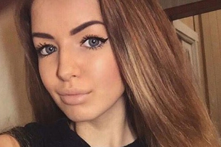 Putinu se ovo sviđa: Pogledajte šta ova Ruskinja ima na grudima (FOTO)
