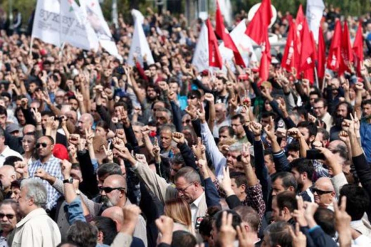 Počela istraga u Ankari: Uhapšeno 15 pripadnika ID, građani i dalje protestuju (FOTO)
