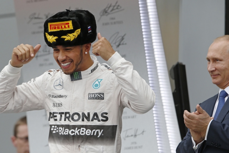 Hamilton slavio u Rusiji, izjednačio se sa Fetelom