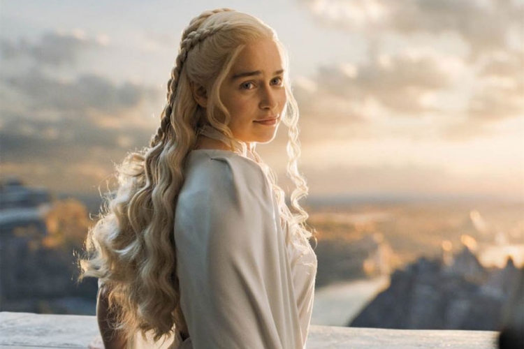 Esquire: Britanska glumica Emilija Klark najseksepilnija žena godine (FOTO)