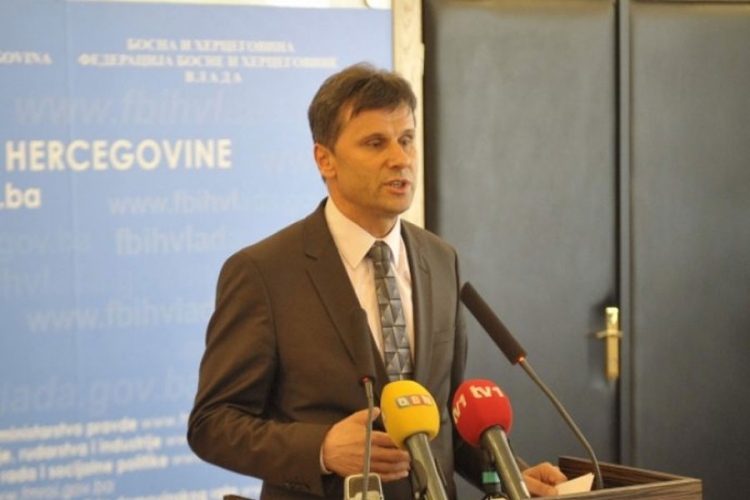 Novalić u Kaknju: "Sretno" nije bilo dovoljno da izađu živi iz jame