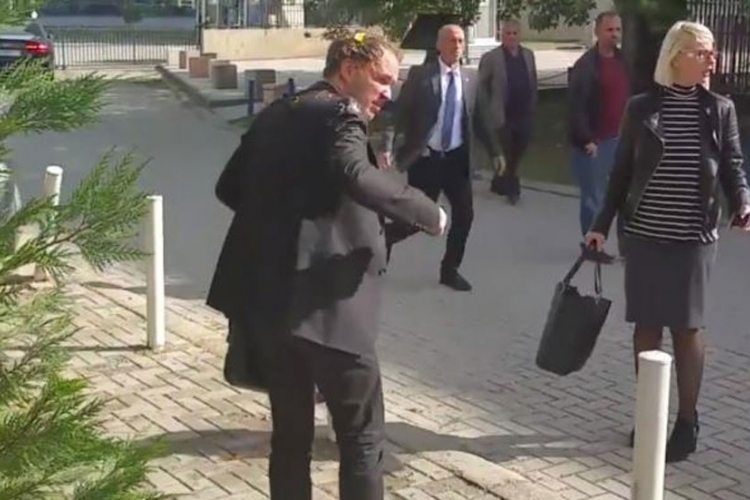 Priština: Aktivisti "Samoopredeljenja" gađali jajima Seljimija
