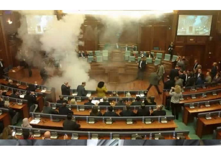 Ponovo suzavac u kosovskom parlamentu