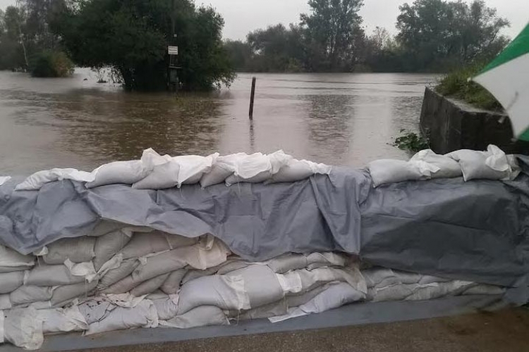 Karlovac u opsadnom stanju, vodostaj i dalje u porastu