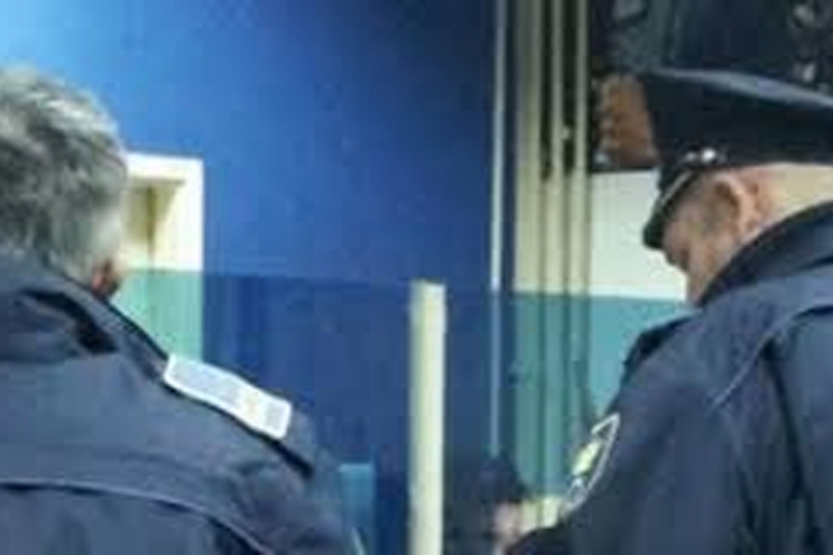 Lažni policajci opljačkali penzionera u Zenici
