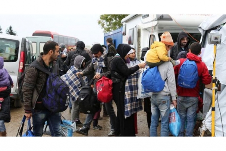 Izbjeglice idu preko Slovenije: Na Macelj stiglo šest autobusa