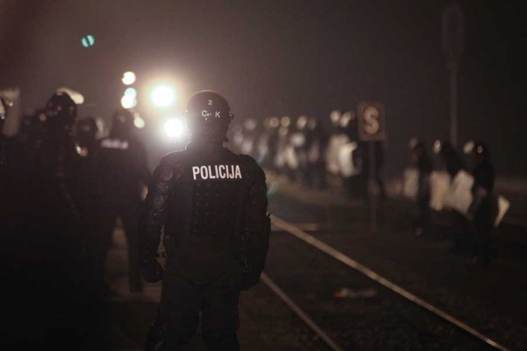 Prvi vozovi sa migrantima ušli u Sloveniju