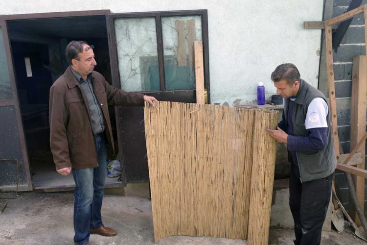 Neobičan biznis: Bosansko pruće za njemačka dvorišta (FOTO)