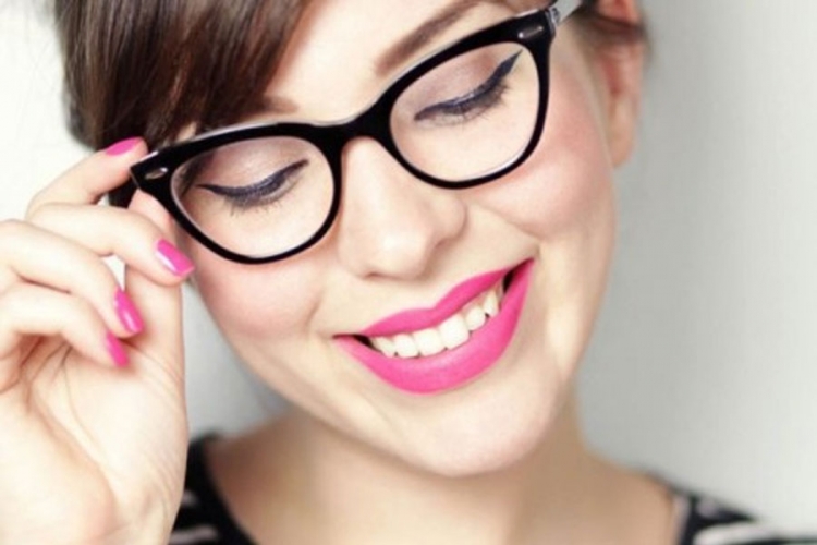 Odlični make-up trikovi za devojke koje nose naočare