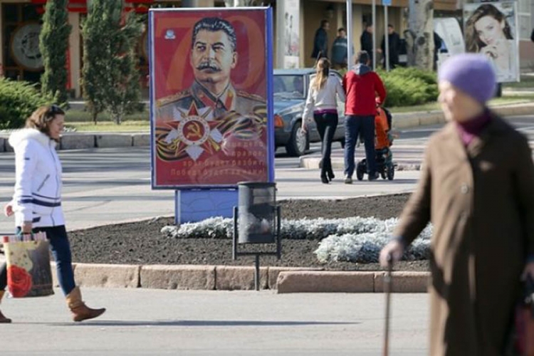 Staljinovi portreti u centru Donjecka