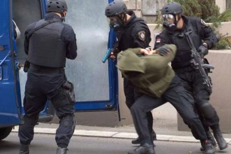 Uhapšena grupa koja je krijumčarila migrante kroz Srbiju