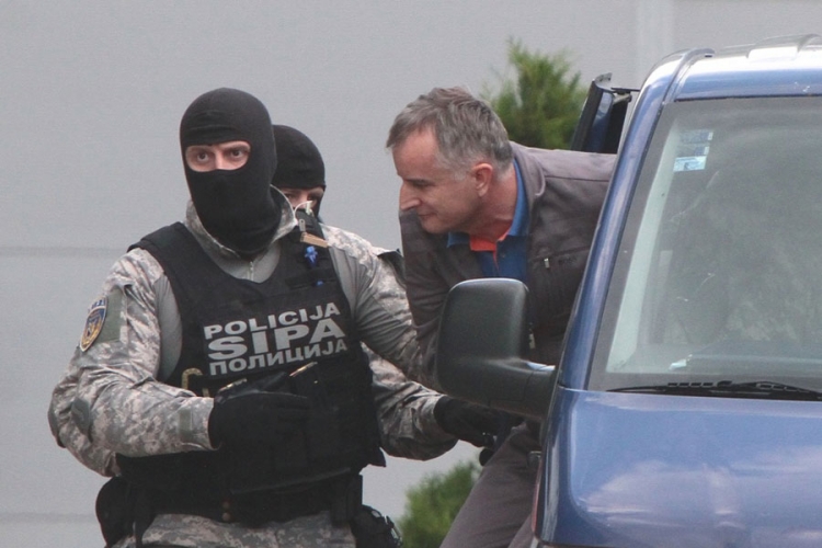  Hapse spektakularno, a ne podižu optužnice