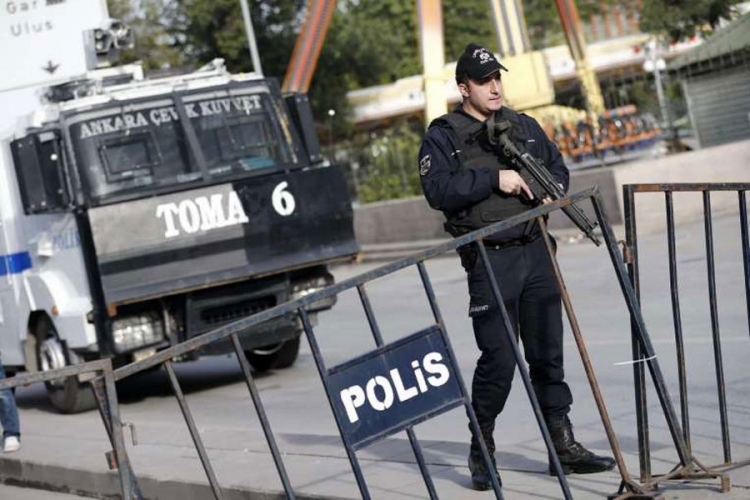 Potjera za teroristima IS u Turskoj: Pronađeni kalašnjikovi, bombe, samoubilački prsluci