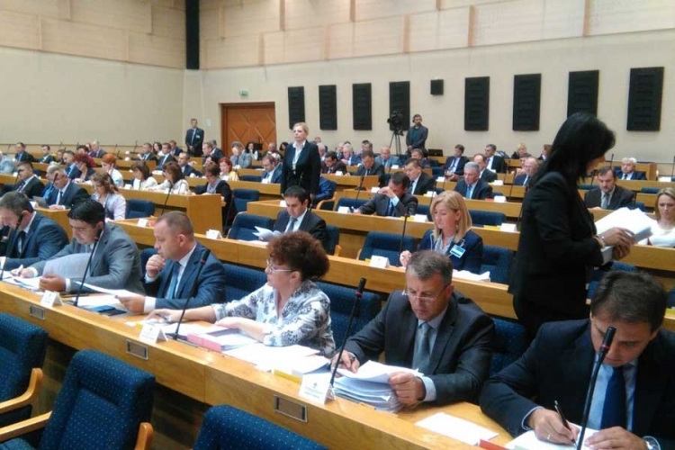 Sjednica Parlamenta RS: Sutra nastavak o deklaraciji o genocidu