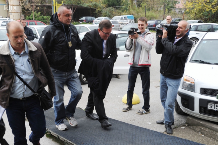 Preprodavao željezo, uzimao mito od pijačara
