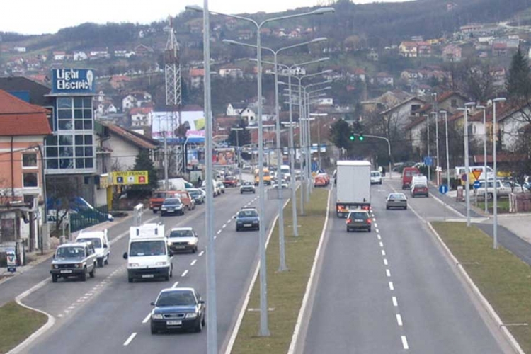 Vozači oprez: Kolovozi mokri i klizavi