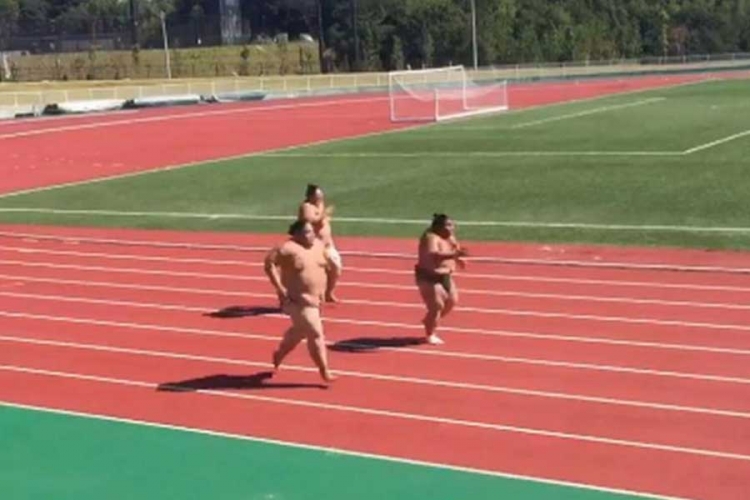 Smijeh do suza: Urnebesna trka sumo rvača (VIDEO)