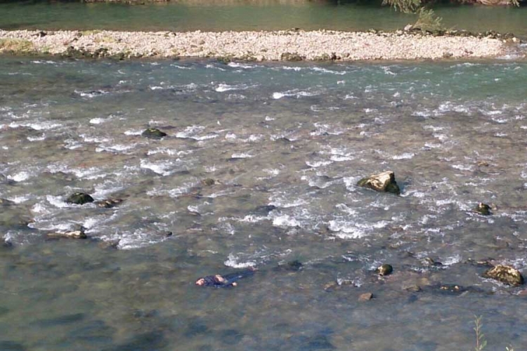 Kamion sletio u Vrbas, vozač povrijeđen, pronađeno tijelo saputnika? (FOTO)