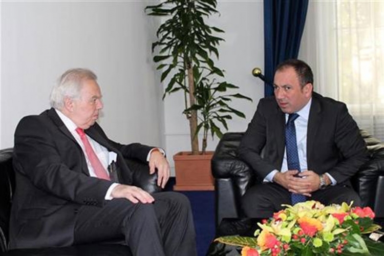 Crnadak:Razgovor o političkim, ekonomskim i bezbjednosnim temama