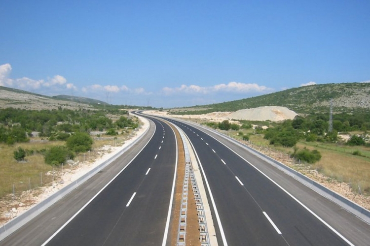 Slovenci platili odštetu "Autoputevima RS"