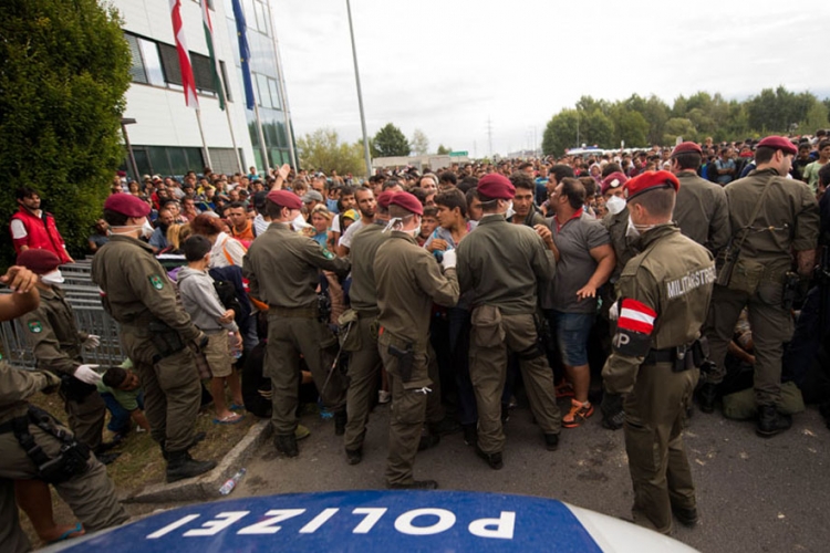 Beč planira "tehničke barijere" na granici sa Slovenijom