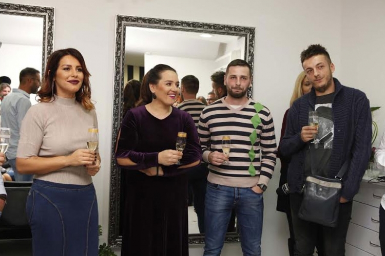 Seka Aleksić otvorila frizerski salon u Bijeljini (FOTO)