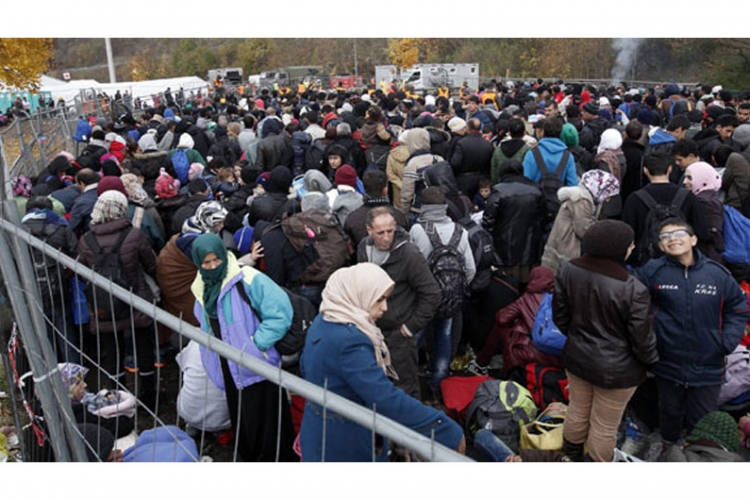 Austrija zatvorila granicu: Više od 2500 izbjeglica čeka u Dobovi (FOTO)