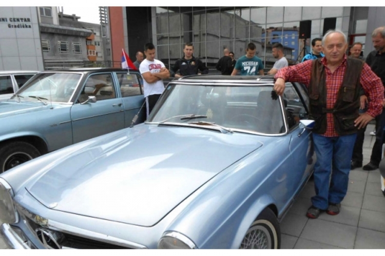 Ljubitelj oldtajmera iz Gradiške ne da mercedes ni Travolti