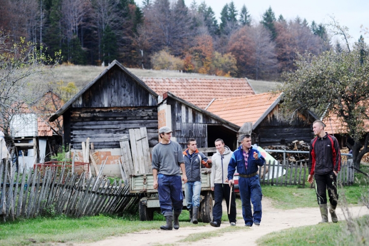 Manjača: Ostalo oko 300 neženja, djevojke pobjegle u grad