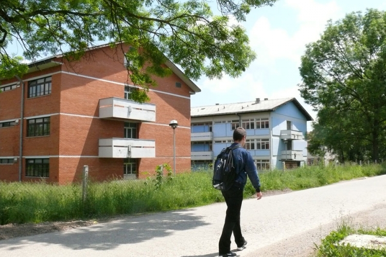 Za izbjeglice i kasarna Zalužani