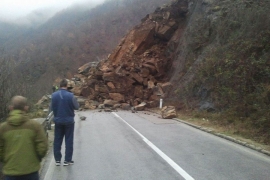 Zbog odrona na putu Jablanica - Prozor obustavljen saobraćaj