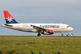 Avion sa mrtvim putnikom sletio u Beograd