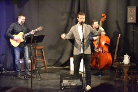 "Jazz poesy cabaret" u Strazbur u košuljama sa zmijanjskim vezom