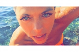 Blanka Vlašić uživa na plaži i u moru u novembru (FOTO)