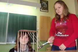  Iz đačkih ruku i učila za fiziku 