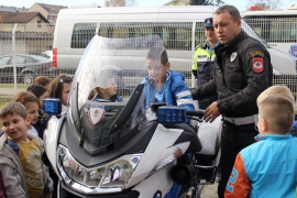 "Dan otvorenih vrata": Kroz druženje i igru učili o radu policije