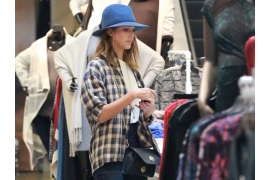Jessica Alba u šopingu podpiruje glasine o trećem djetetu (FOTO)