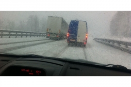 Snijeg i vjetar izazvali haos na autoputu Zagreb-Rijeka (FOTO)