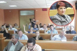 Bratunac: "Utamničeni" odbornici SNSD-a u prostorijama stranke