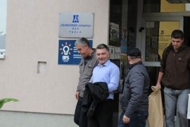  Ministru i inspektoru puna plata i iza rešetaka