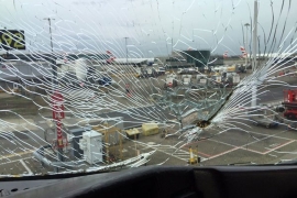 London: Avion prisilno sletio zbog napuklog stakla