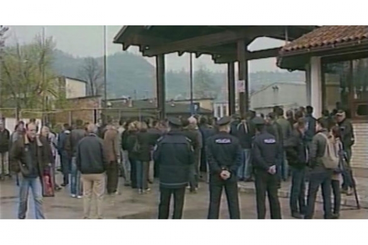 Radnici Krivaje mebl u štrajku