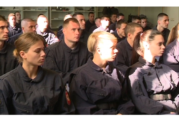 Žene prvi put u redovima specijalne policije RS