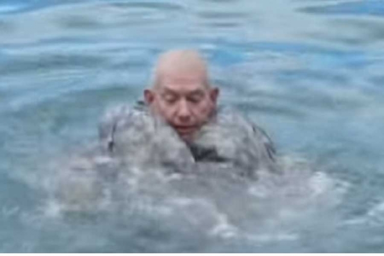 Evo kako da se spasite davljenja u vodi (VIDEO)