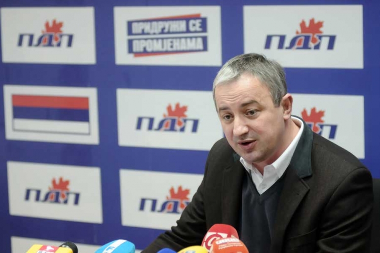 Borenović: Dodik omalovažava afere
