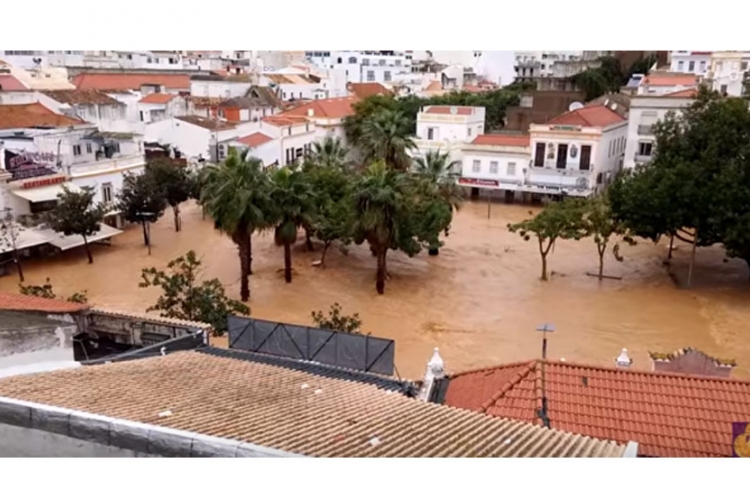 Nezapamćene poplave pogodile Portugal (FOTO)