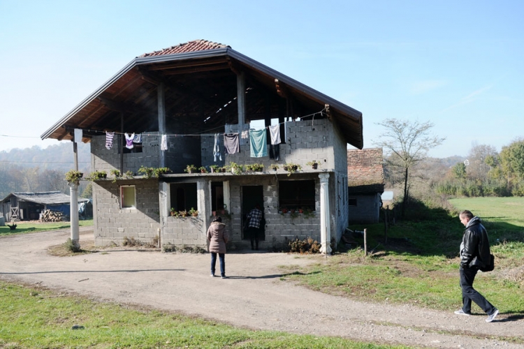 Strava u Derventi: Djevojčica mjesecima krila da je otac silovao (FOTO)