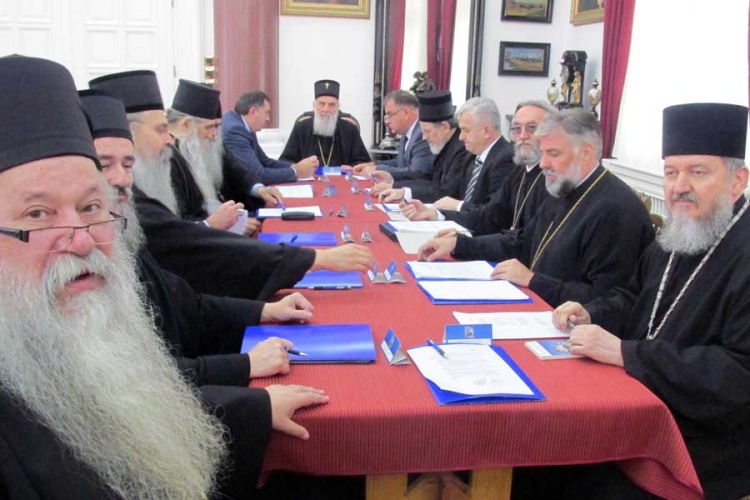Počeo sastanak članova Sinoda i zvaničnika Srpske