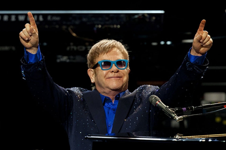 Elton Džon polaskan Putinovim pozivom