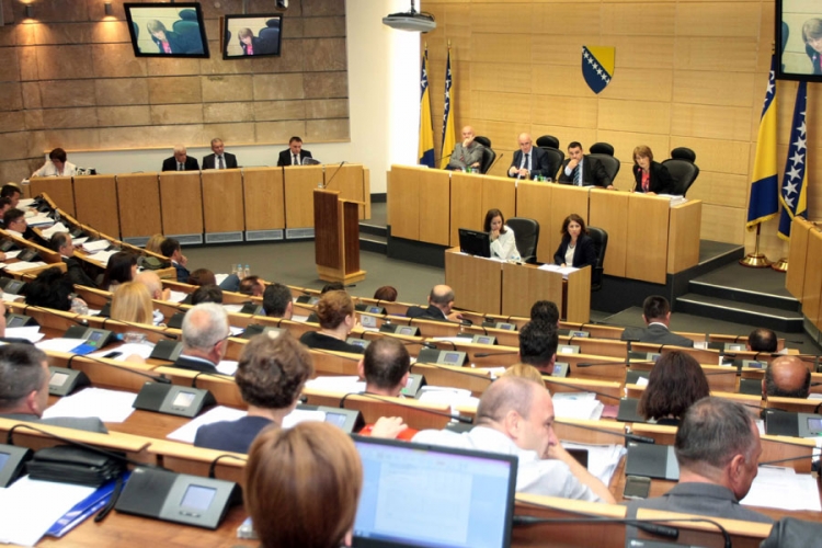  Parlamentarci se ne odriču paušala